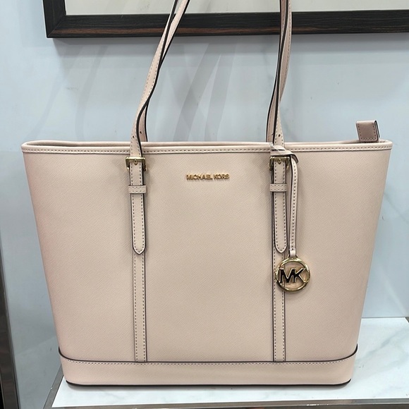 MICHAEL KORS
Jet Set Travel Lg Top Zip Shoulder Tote Saffiano Leather
Pwdr Blush - Picture 4 of 16
